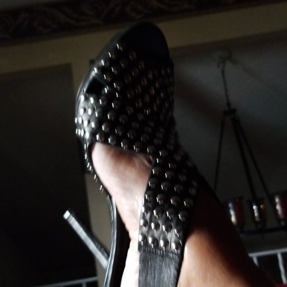 Burberry studded stilletos - Picture 8 of 8